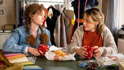 Was ist nur los mit Florian: Karin (Judith Toth, re.) und Mila (Nadja Sabersky) sind ratlos.