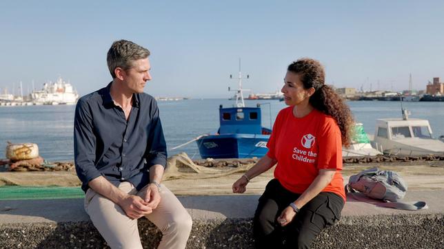 Bild: NDR/Martin Kobold Welche Kurs strebt die Regierung von Giorgia Meloni zum Thema Einwanderung an? Auf Sizilien trifft Ingo Zamperoni Giovanna di Benedetto von “Save the Children”.