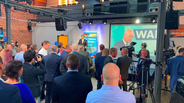 Bild: MDR/Jana Merkel Wenig Jubel auf den AfD-Wahlpartys - Verluste bei den Landtagswahlen im Südwesten und auch in Sachsen-Anhalt