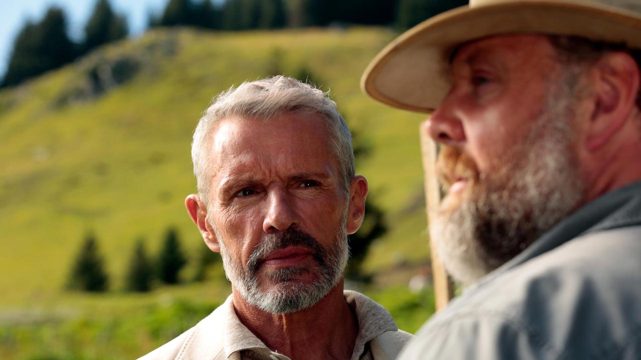Zwischen dem grummeligen Eigenbrötler Pierre (Grégory Gadebois, re.)  und dionysischen Tech-Champion Vincent (Lambert Wilson, li.) entsteht eine besondere Freundschaft.