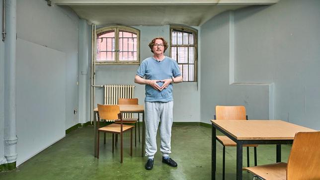 So täuschend echt, dass es wahr sein könnte!“ Humorist Olli Dittrich beschert den Zuschauer:innen pünktlich zum Ende dieses bewegten Jahres eine weitere Folge seines preisgekrönten TV-Zyklus. 