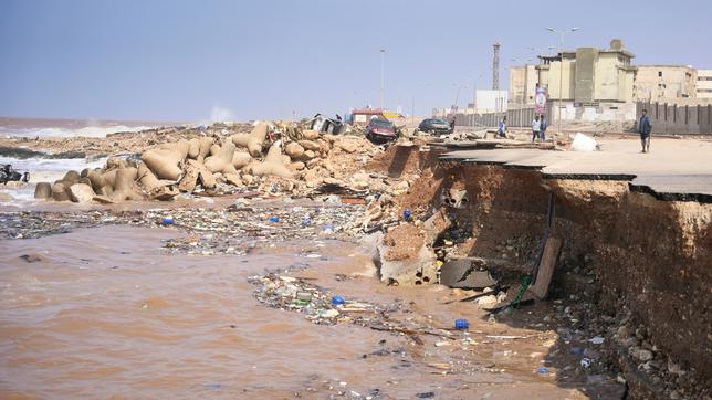 Bild: picture alliance/dpa/Libysche Regierung via AP | Uncredited Der Mittelmeersturm Daniel verursachte in Libyen verheerende Überschwemmungen