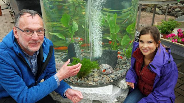 Bild: BR/TEXT + BILD Medienproduktion GmbH & Co. KG Anna auf Besuch bei Goldfischzüchter Peter Hagmans