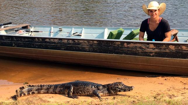 Bild: BR Anna macht im brasilianischen Pantanal Begegnung mit dem Reptil. In dem riesigen Sumpf leben über 10 Millionen Brillenkaimane.
