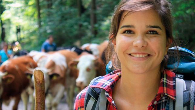 Bild: BR Die Kühe kommen wieder auf Katis Bauernhof im Tal. Weiteres Bildmaterial finden Sie unter www.br-foto.de.