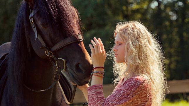 Bild: WDR/Andrea Hansen Armans Geheimnis Folge 3 Aufforderung zum Tanz: Charlie und ihr Pferd