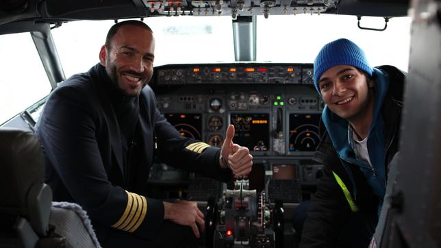Bild: BR Checker Can Der Flughafen-Check: Checker Can mit Pilot Markus Jacobs im Cockpit