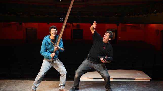 Bild: BR Checker Can Der Theater-Check