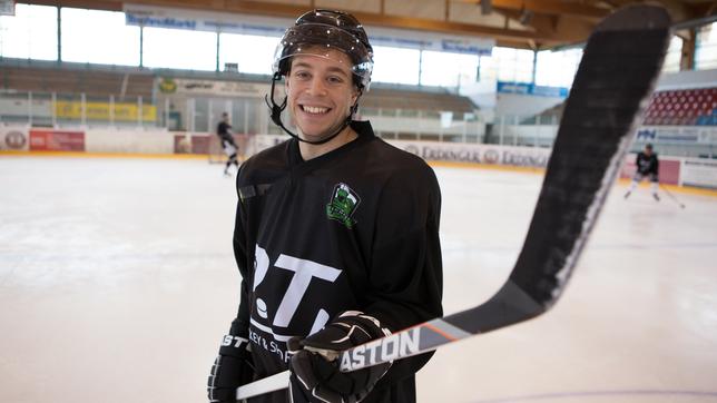 Bild: BR/Hans-Florian Höpfner Checker Tobi Der Eis-Check 04.01.2014 Checker Tobi in einer Eishockey-Ausrüstung.