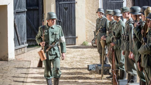 Der 15-jährige Justus (Arved Friese) wurde zum Gruppenführer benannt. Er hat am Einsatzort nun das Kommando.