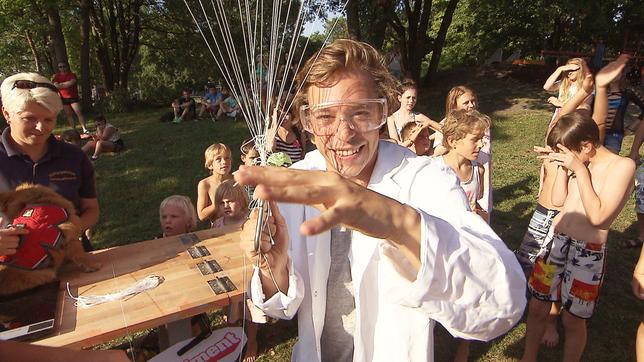 Bild: BR/megaherz gmbh/Mathias Hagn CheXperiment: Der fliegende Hund?! 11.06.2016