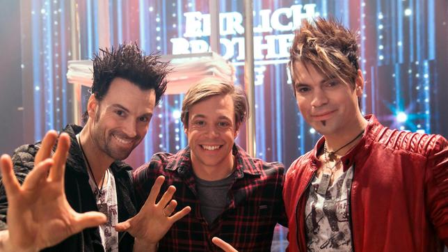 Bild: BR Tobi (Mitte) besucht die weltberühmten Ehrlich Brothers bei ihrer Show in Ingolstadt.