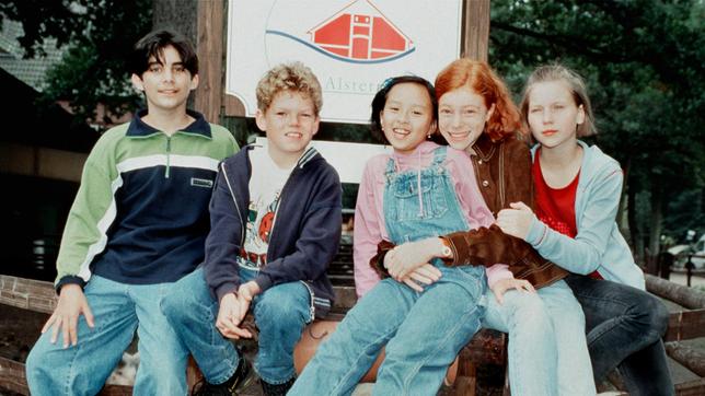 Bild: NDR/Televersal Die Kinder vom Alstertal, v.l.: Timo (Marco Soumikh), Tobias (Tim Küchler), Kiki (Thuy-Anh Cao), Hexe (Marleen Lohse) und Lisa (Katharina Wäschenbach).