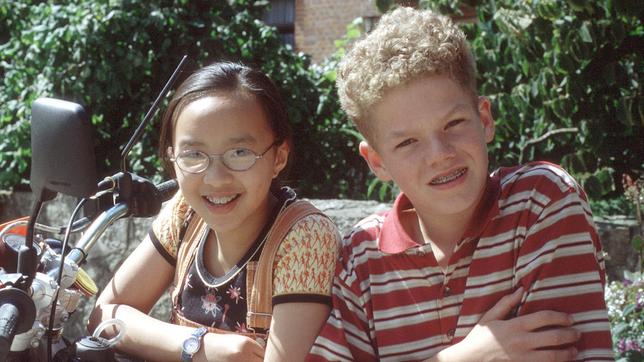 Kiki (Thuy-Anh Cao) und Tobias (Tim Küchler).