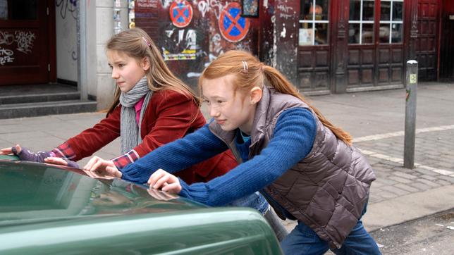Bild: NDR Die Pfefferkörner Folge 106 Das Spinnennetz: Nina und Emma