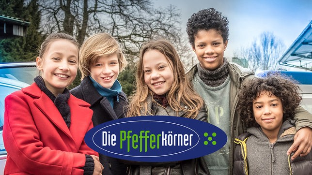 Die Pfefferkörner Sophie, Themba, Rasmus, Emma und Lina halten zusammen.