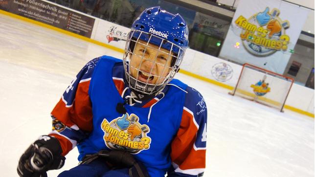 Bild: WDR Johannes beim Sledgehockey.