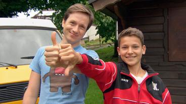 Bild: WDR Moderator Johannes und Trainer Malte (r)