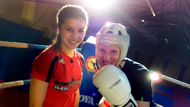 Bild: WDR Schläge wie beim Boxen und Tritte wie beim Taekwondo. Hier braucht man Schnelligkeit, Kraft und Ausdauer. Wer nicht fit ist, der wird schnell auf die Bretter geschickt. Das ist Kickboxen.