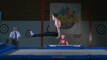 Bild: WDR Sie springen mehrere Meter hoch in die Luft, drehen sich immer wieder um sich selbst und zeigen schwierigste Figuren: Trampolinturner brauchen nicht nur Mut und Kraft sondern auch eine extrem gute Körper-