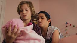 Als Mama schlief: Cem und Luis mit dem Baby