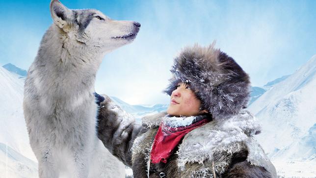 Bild: ARD Degeto/Kasia Wandyc Der Junge und der Wolf 25.12.2016 Der junge Rentierhirte Sergueï (Nicholas Brioudes) trifft seinen Freund, den Wolf.