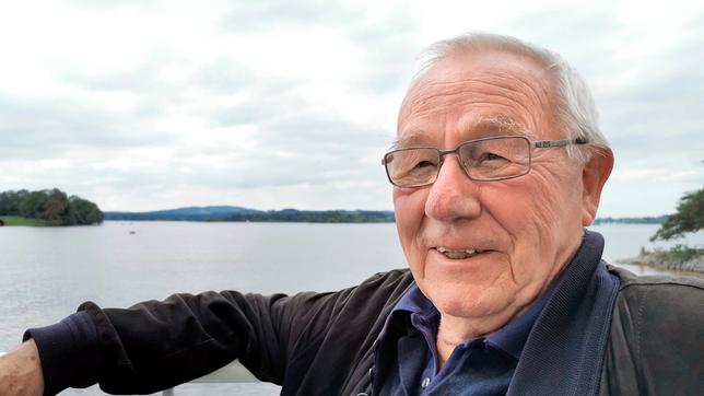Bild: WDR/FLASH Filmproduktion Heute ist Armin Maiwald einer der bekanntesten Kinderfernseh-Autoren und hat gerade erst seinen 80. Geburtstag gefeiert. Seine Sachgeschichten sind aus der „Sendung mit der Maus“ nicht wegzudenken. Aber wie wuchs er selbst auf, wie war seine eigene Kindheit?