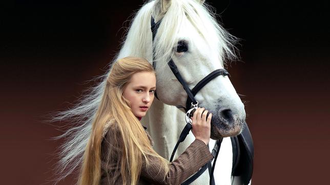 Bild: WDR/Holland Harbour/Grand Pictures/Longwood Pictures Mickey (Lucy Morton) und Silver verbindet eine ganz besondere Freundschaft.