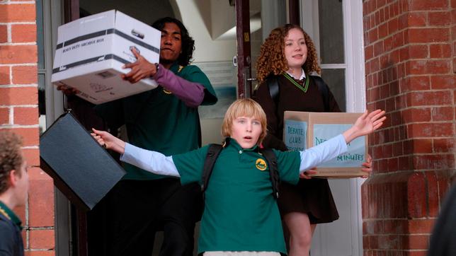 Bild: BR/ACTF Von links: Egg (Clarence Ryan), Lockie (Sean Keenan) und Vicki (Gracie Gilbert)