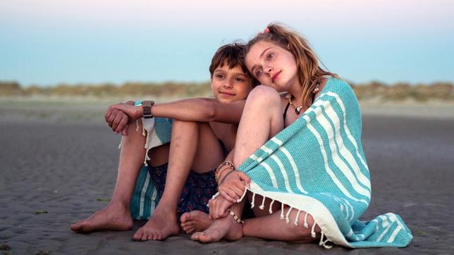 Bild: MDR/Bind/Ostlicht Filmproduktion/Bert Nijman Tess (Josephine Arendsen) und Sam (Sonny van Utteren) freunden sich an und verbringen viel Zeit miteinander. Doch Tess verbirgt ein Geheimnis.