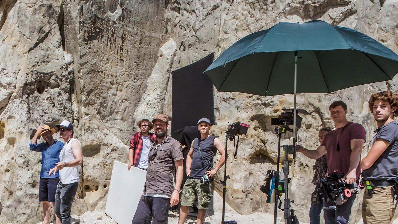 Arbeitsfoto am Set im Harz: Wolfgang Eißler, Regisseur, Michael Dudek, Regieassistent, Anthony Tenambergen, Beleuchter, Cornelius Plache, Kameramann, Patrick Goetz, Kameraassistent, Daniel Krause, Bühne, Mirko Hans, Kameraassistent.