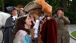 Und wenn sie nicht gestorben sind, Müller Hans (Jakob Matschenz) bekommt am Ende seine Prinzessin (Jennifer Ulrich).