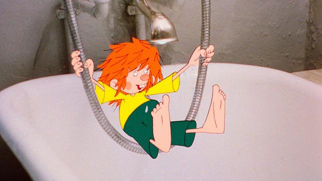 Bild: BR/Infafilm GmbH Als Pumuckl übermütig im Badezimmer herumturnt, beschließt er, dass Meister Eders Bad nicht mehr schön genug ist und daher ein neues installiert werden muss. Weiteres Bildmaterial finden Sie unter www.br-foto.de.