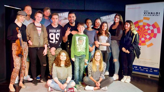 Bild: WDR/tvision Beim Vivaldi-Experiment wagen Rapper MoTrip und eine Kindergruppe den Mix aus Klassik und Hip Hop.