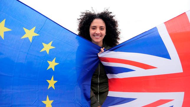 Bild: WDR Die Briten wollen die EU verlassen! Aber warum sorgt das für so viel Unruhe? Wie wird der Austritt der Briten die Europäische Union verändern? Das und mehr will Moderatorin Siham in dieser Folge von neuneinhalb wissen.