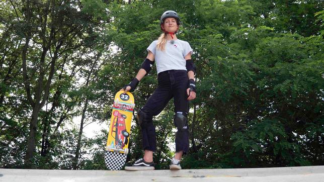 Bild: WDR Jana auf der Skateboard-Rampe.