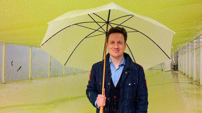 Bild: WDR/tvision Johannes im Algengewächshaus.