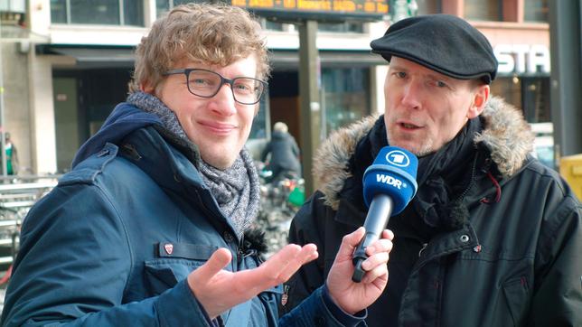 Moderator Robert (l) mit dem Dialekt-Experten Pat Murphy.