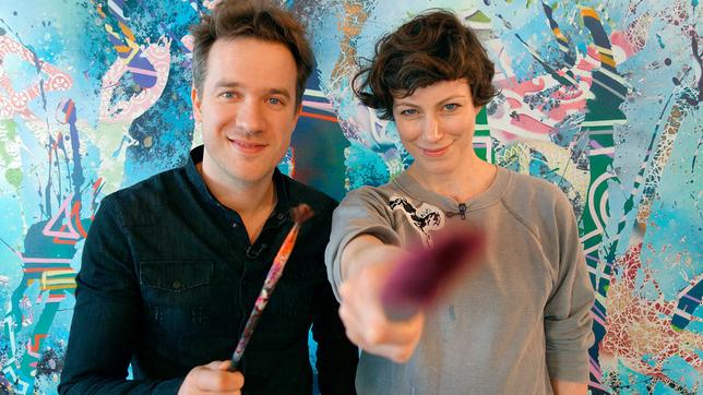 Bild: WDR/tvision Moderatorin Malin mit dem Künstler Christian Awe.