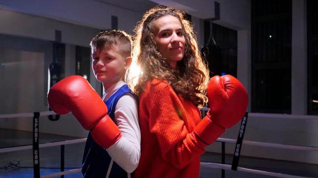 Bild: WDR Mona trifft den 13-jährigen Boxer Sebastiano beim Training.