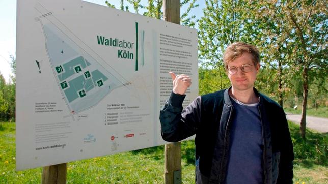 Bild: WDR Wie sieht der Wald der Zukunft aus? Das guckt sich Robert im Waldlabor der Stadt Köln an.