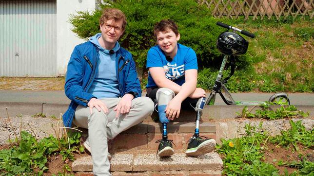 Bild: WDR Reporter Robert (l) und der 11-jährigen Elias.
