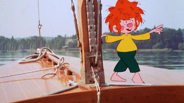 Der Pumuckl löst den Knoten am Segelboot und treibt ganz alleine auf den See hinaus.