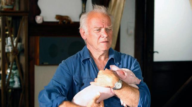 Bild: WDR/ARD/Frank Dicks Opa Oskar (Peter Franke) und Rudi sind mit dem Treiben von Semras Ex-Mann Cem nicht einverstanden.