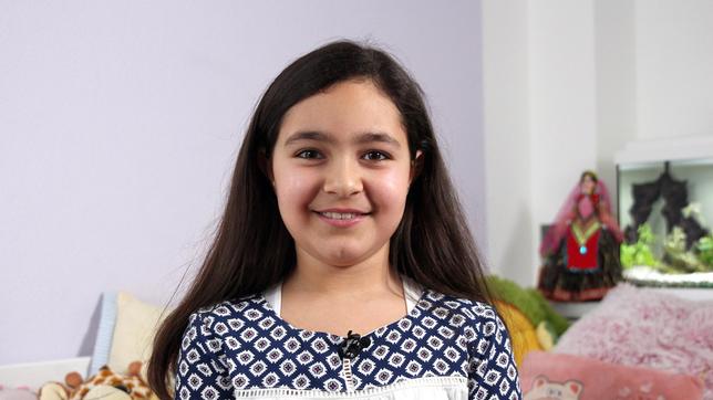 Bild: SWR/Nordisch Filmproduction Ariana ist 10 Jahre alt und lebt in München. Ihre Eltern kommen aus dem Iran, wo sie bis jetzt jedes Jahr einmal zu Besuch war. Zusammen mit ihrer Freundin Mia hat feiert sie Nouruz.