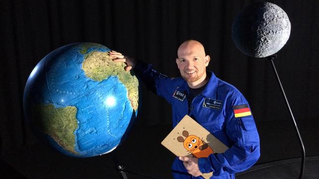 Bild: WDR/Flash Film Alexander Gerst (Foto) moderiert zwei Maus Sondersendungen. Für Sonne, Mond und Erde ließ der WDR Modelle bauen - die "Sonne" misst acht Meter Durchmesser.
