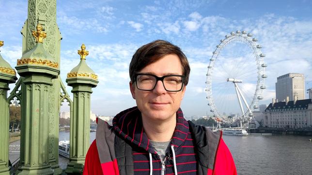 Bild: WDR/Katja Engelhardt Ralph Caspers besucht für die Maus London: Direkt an der Themse steht das zweitgrößte Riesenrad der Welt.