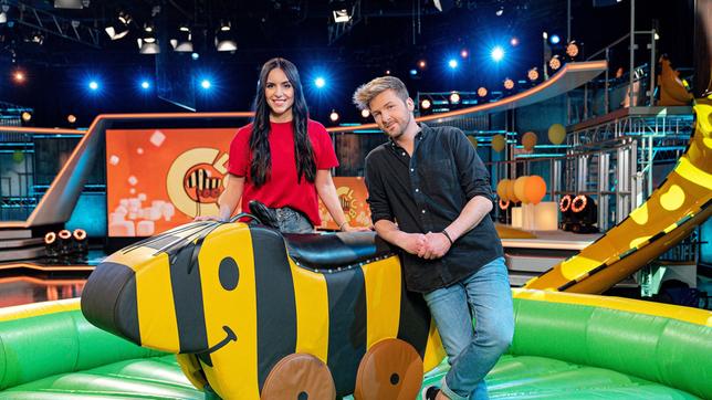 Bild: SWR/Christain Koch Das Moderationsduo Jess Schöne und Johannes Zenglein präsentiert wieder jede Menge Action, Spaß und spannende Spiele im Tigerenten Club – in dieser Folge zum Thema "Stadt. Land. Wandel."