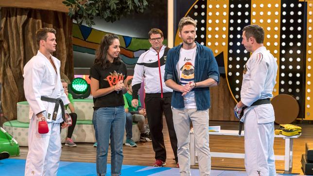 Bild: SWR/Alexander Kluge Die Moderatoren Muschda Sherzada und Johannes Zenglein lassen sich von Ju-Jutsu-Weltmeister Roman Apolonov, Vize-Weltmeister Alexander Reichert und der Bundestrainer Steffen Heckele die Faszination des Kampfsports erklären.