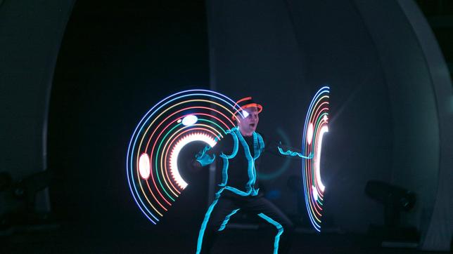 Bild: SWR/Alexander Kluge Ein Highlight der Sendung: eine spektakuläre Lichtshow von Lichtjongleur Volker Maria Maier.